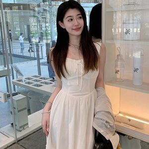 早春漂亮白色连衣裙吊带连衣裙子女夏季2026新款海边度假收腰长裙