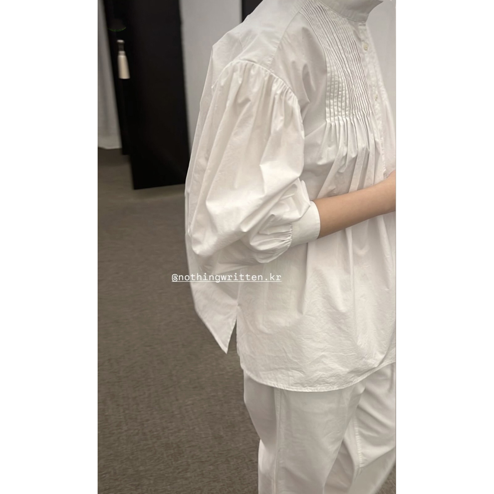 VERIDIAN DEW-韩国nothing wr*tten纽扣纯色褶皱立领套头娃娃衬衫