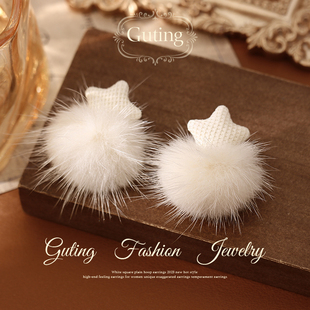 古婷星星毛绒球球耳环女2026新款爆款高级感耳饰独特漂亮精致耳钉