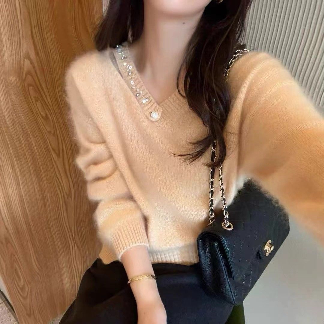 LM家高品  秋冬新品温柔慵懒风小心机露肩款重工钉珠绵羊毛毛衣