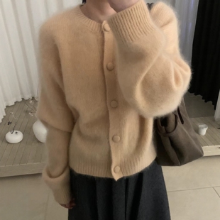 LM家高品  新年新衣超温柔甜美慵懒风蝙蝠袖圆领包扣开衫毛衣