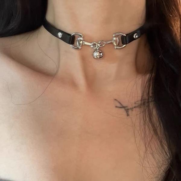 暗黑甜酷辣妹小众感choker皮质铃铛项圈百搭颈链女