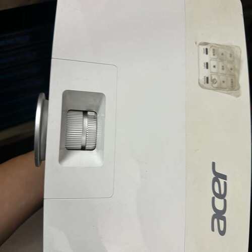 请议价-宏碁Acer P1185投影仪，幕布1 成色还可以