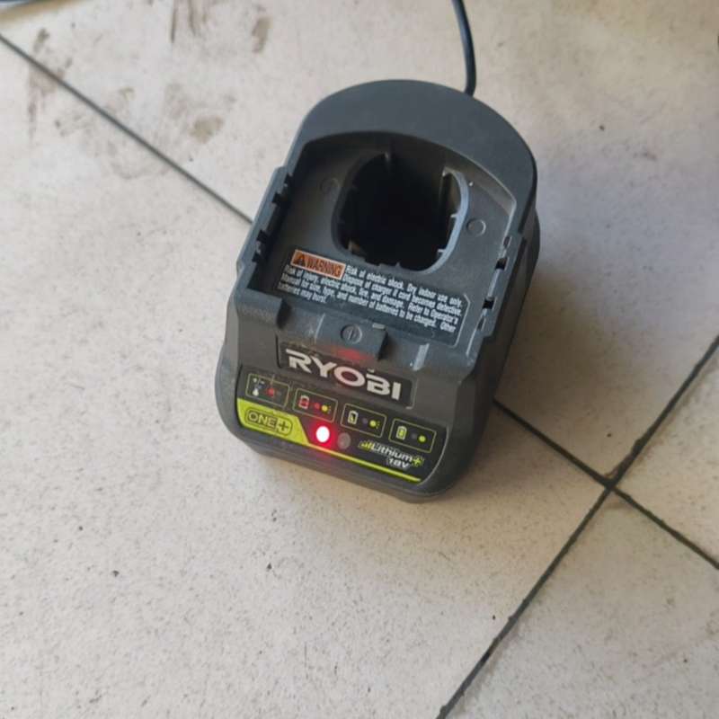 请议价-良明利优比18V 充电器、旅行版,18V3A,功率60瓦 ,