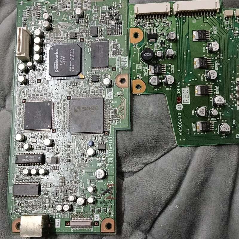 请议价-投影仪拆机板,两块,带芯片,具体型号不详,实物拍摄
