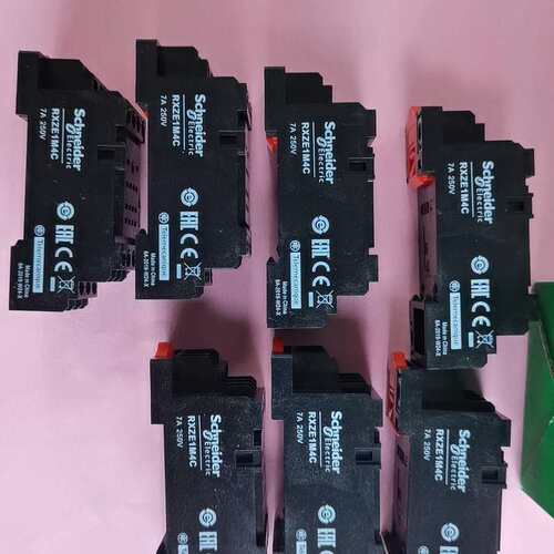 请议价-施耐德RXZE1M4C,数量如图，全新未使用，有联