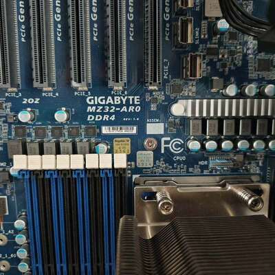 请议价-技嘉MZ32-AR0 AMD EPYC 服务器主板，通道完好