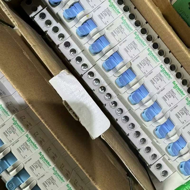 请议价-施耐德断路器拆机EZ7 dpn 1P+N成色如图