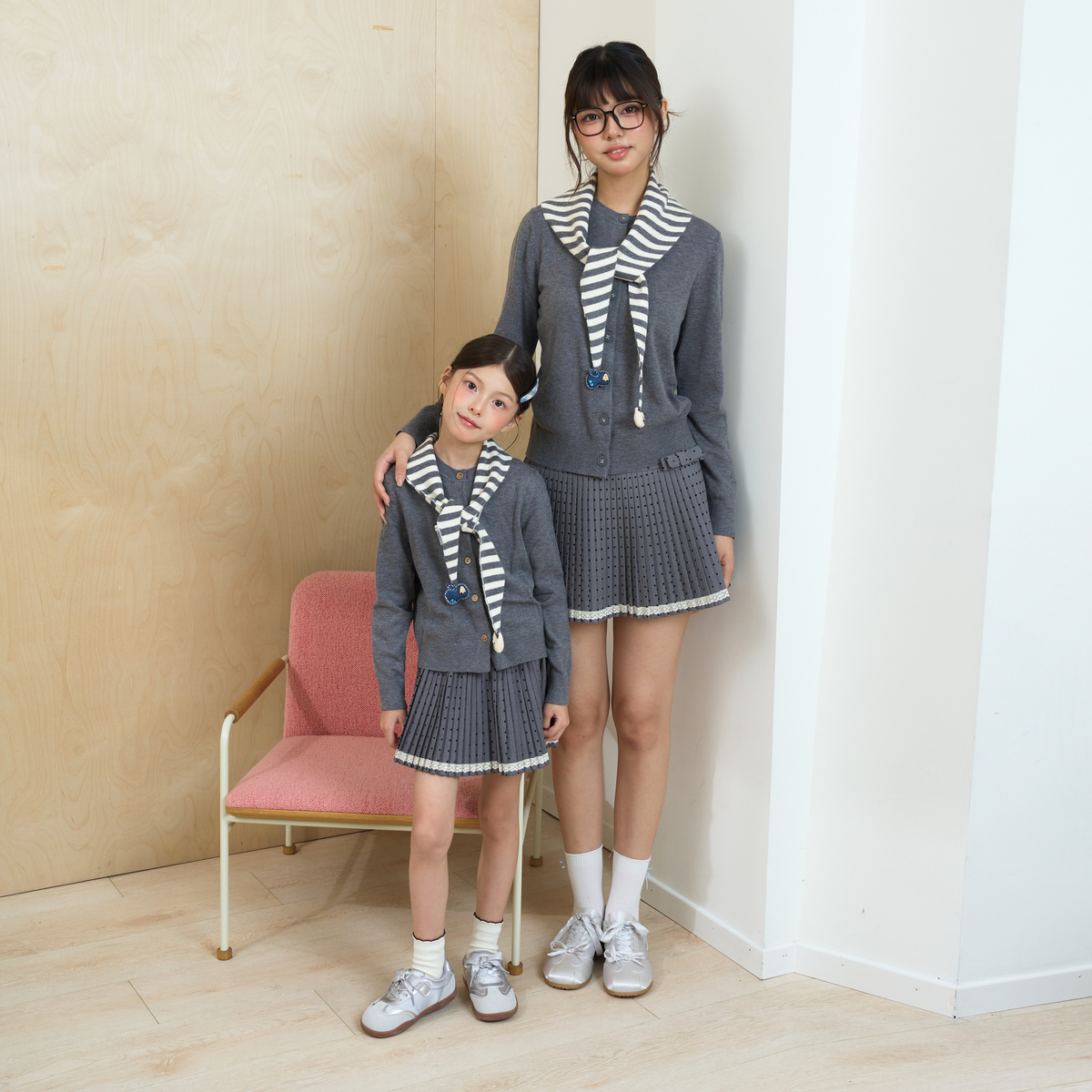 西町村屋开衫女2025秋季新款趣味苹果猫咪条纹披肩外套CAAC10318