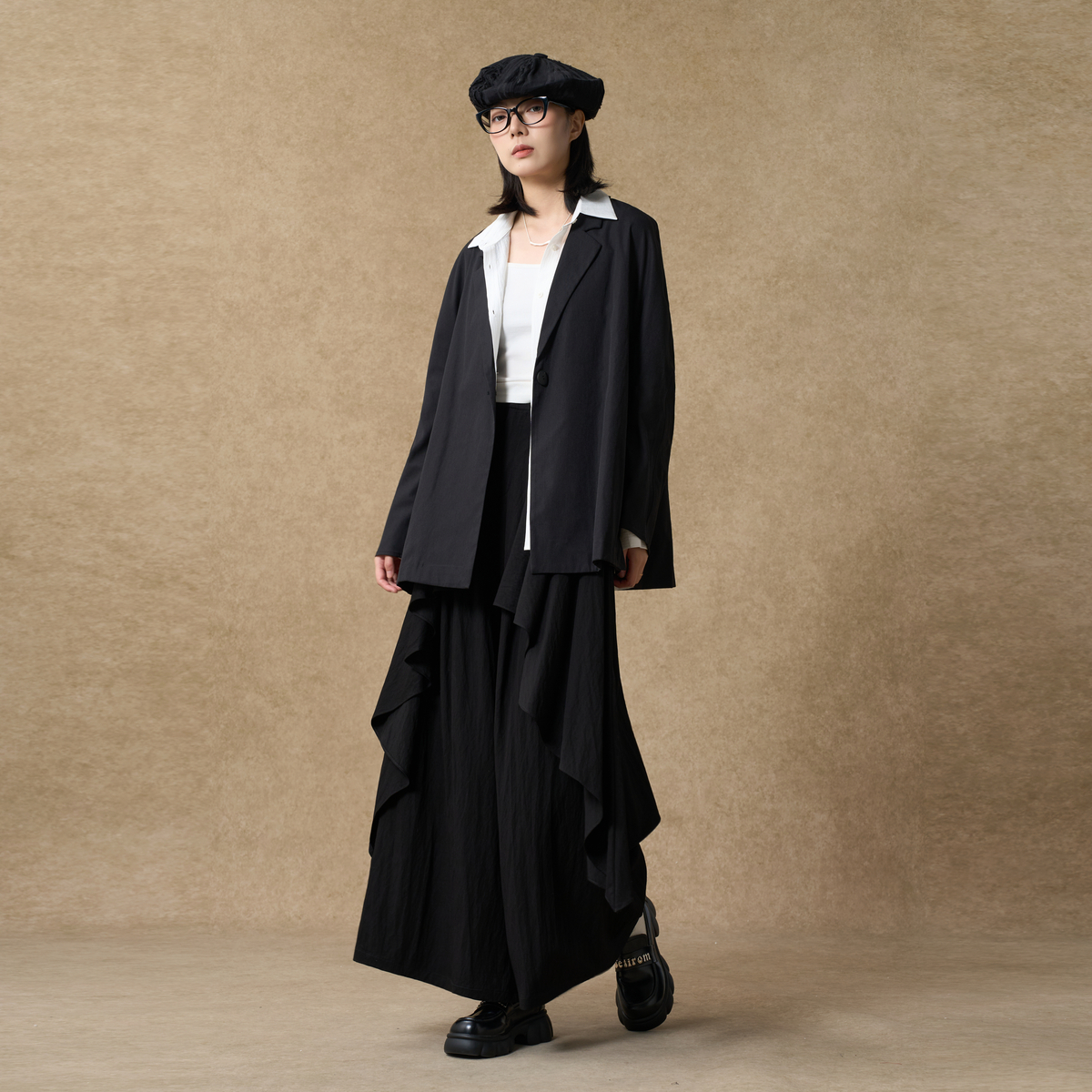 西町村屋复古极简外套女装2025秋季新款休闲感廓形西装XHAC10681