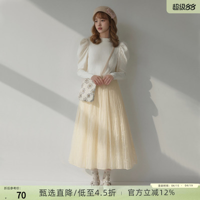 西町村屋法式小衫女装春季新款气质感暗纹泡泡袖打底衫AA9105003