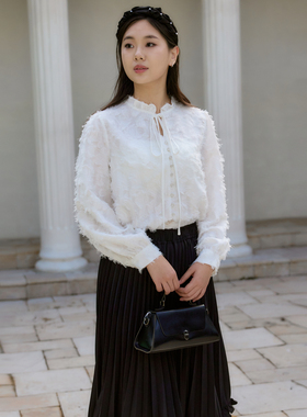 西町村屋法式衬衫女装春季新款气质通勤感剪花长袖小衫AA9111005