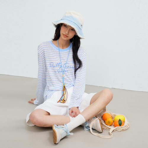 西町村屋休闲感长袖T恤女2026夏新款印花条纹上衣含挂坠XHBB10330
