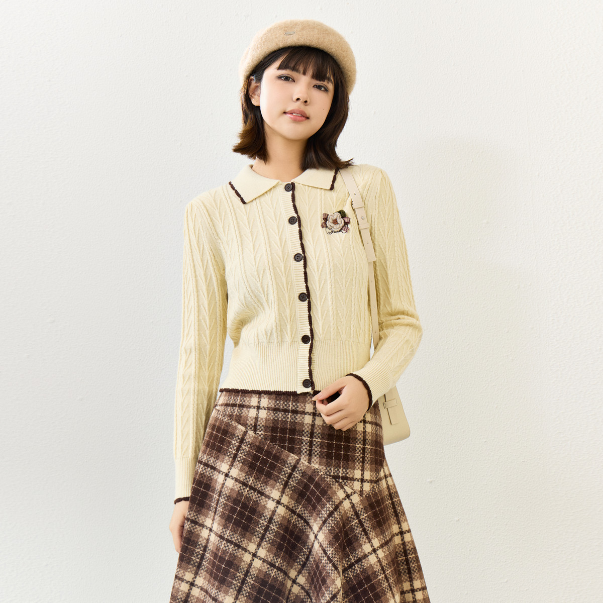 西町村屋韩系开衫女装2025冬季新款麻花刺绣外套含胸针XAAD10979