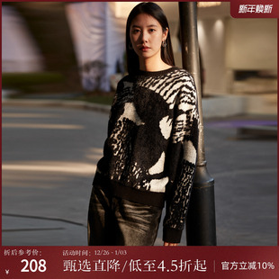 西町村屋毛衣女2023冬季 轻潮花朵仿貂提花针织圆领上衣AD8104238