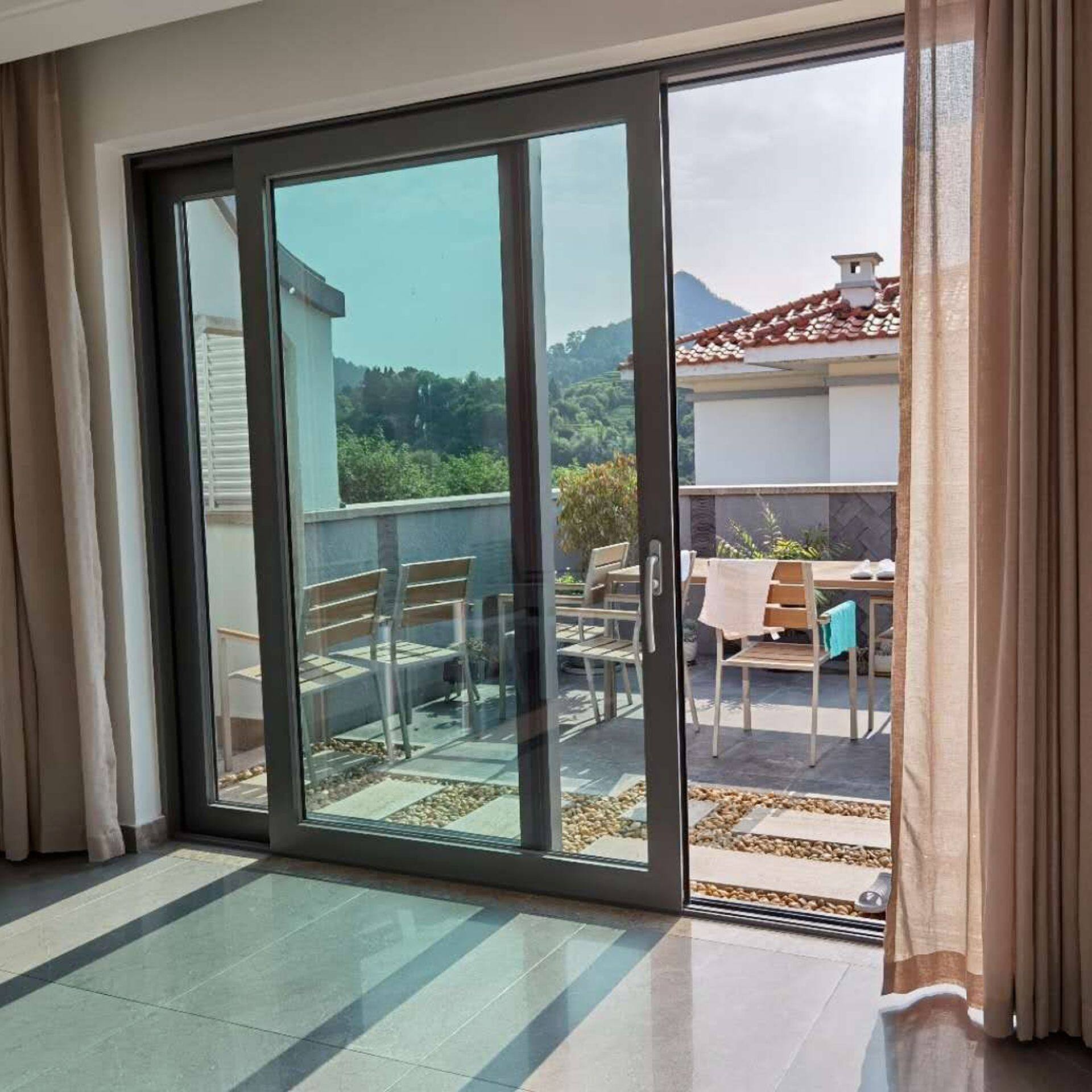 佛山厂家供应铝合金门 入户门窗别墅封阳台隔音降噪50x68推拉门