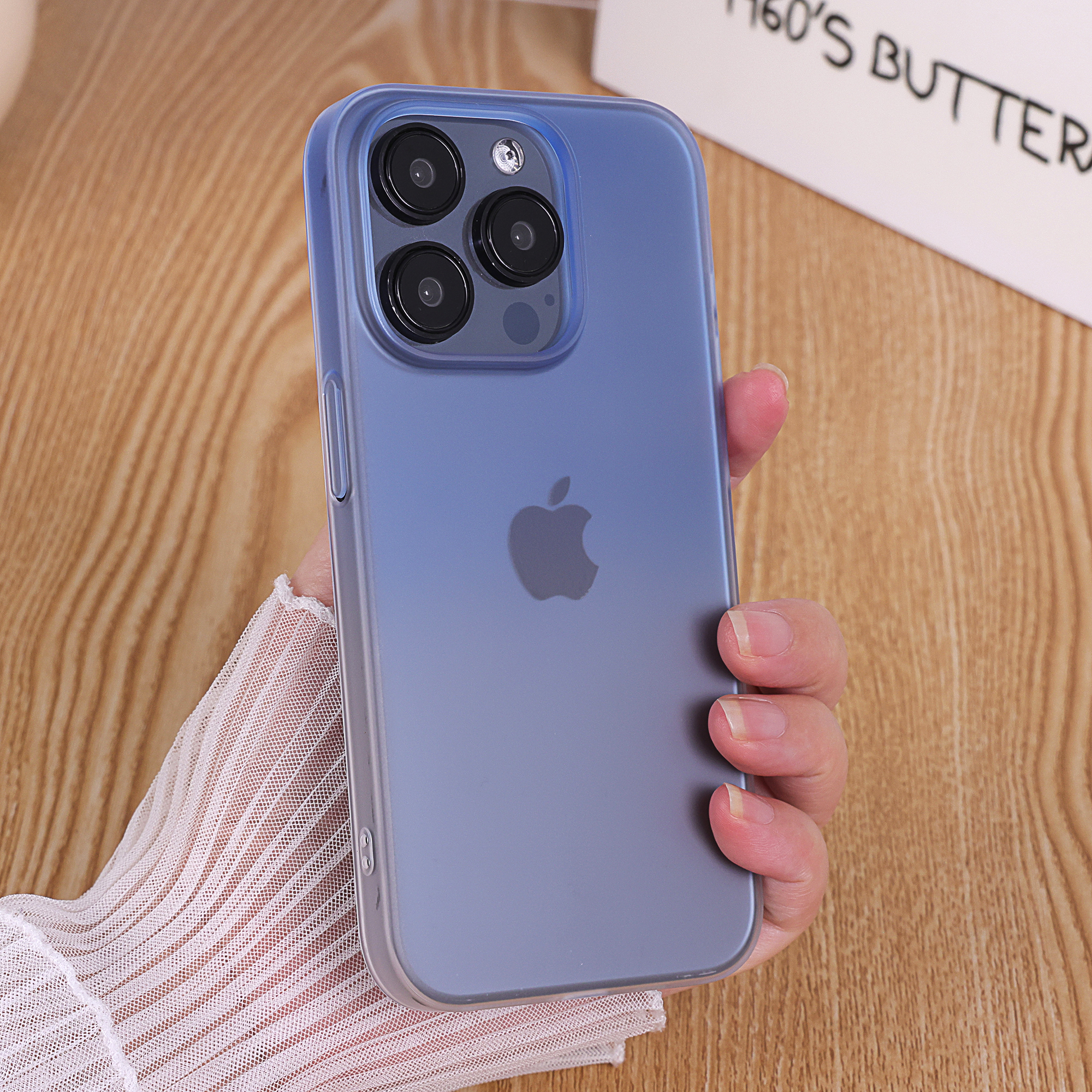 大孔镜头防尘新款适用苹果16手机壳渐变蓝15Promax肤感iPhone17硬壳轻薄13Pro简约12pm磨砂14plus外壳高级ins