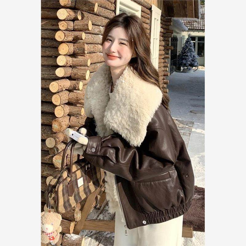咖色羊羔毛娃娃领皮衣加绒加厚保暖女冬新款小个子气质复古短外套