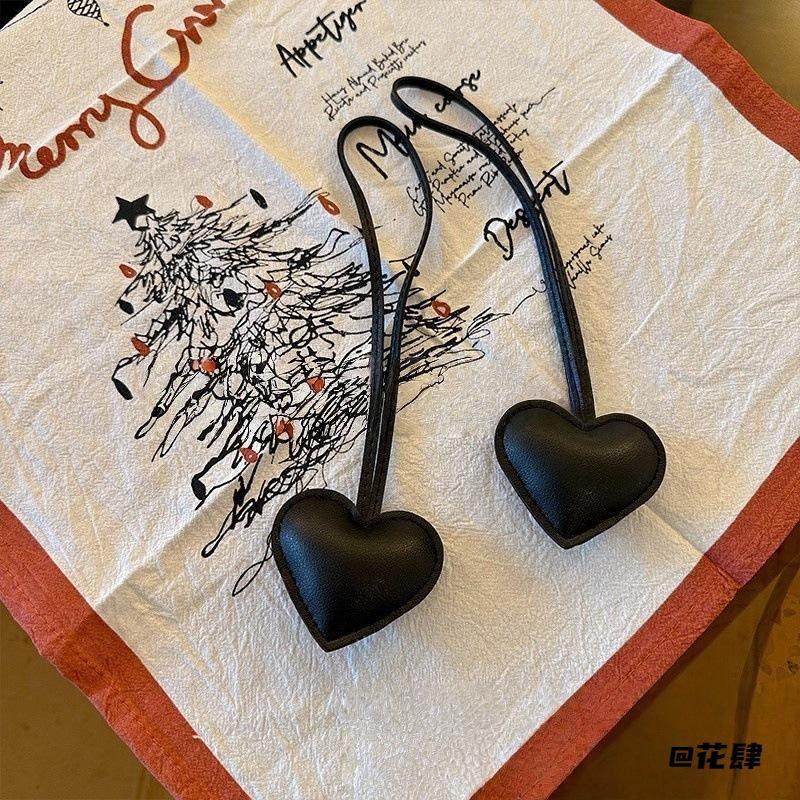 皮质红色粉色爱心挂件情侣背包挂饰红色爱心挂饰服装配饰皮质挂件,服饰配件/皮带/帽子/围巾,钥匙扣,淘宝优惠券,粉丝福利购,淘宝优惠卷