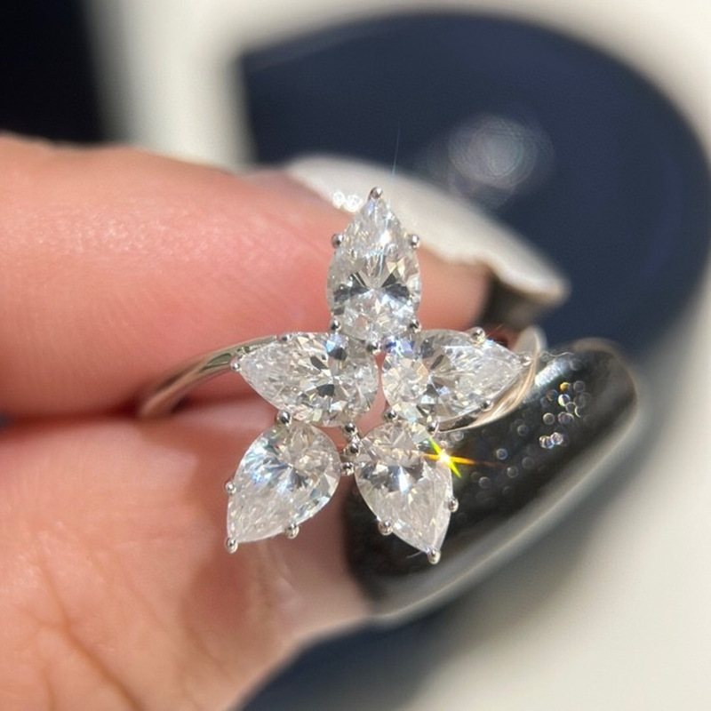 S925银cluster水滴花卉克拉梨形婚戒仿真钻戒指培育钻戒子