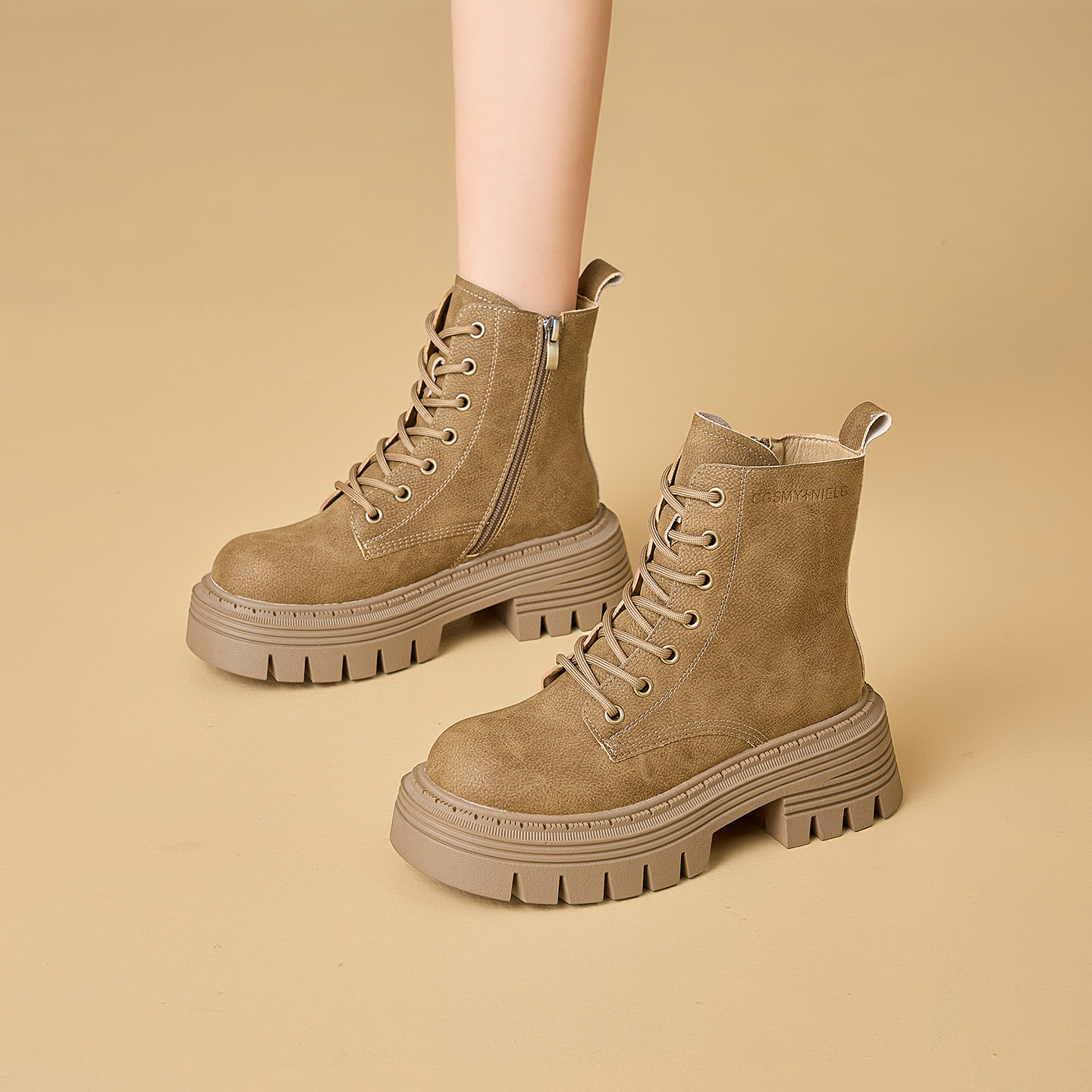 冬季巨好看显瘦机车风软底短靴子