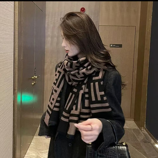 et围巾秋冬季韩版百搭保暖双面f字母披肩女外搭羊绒短须围脖g