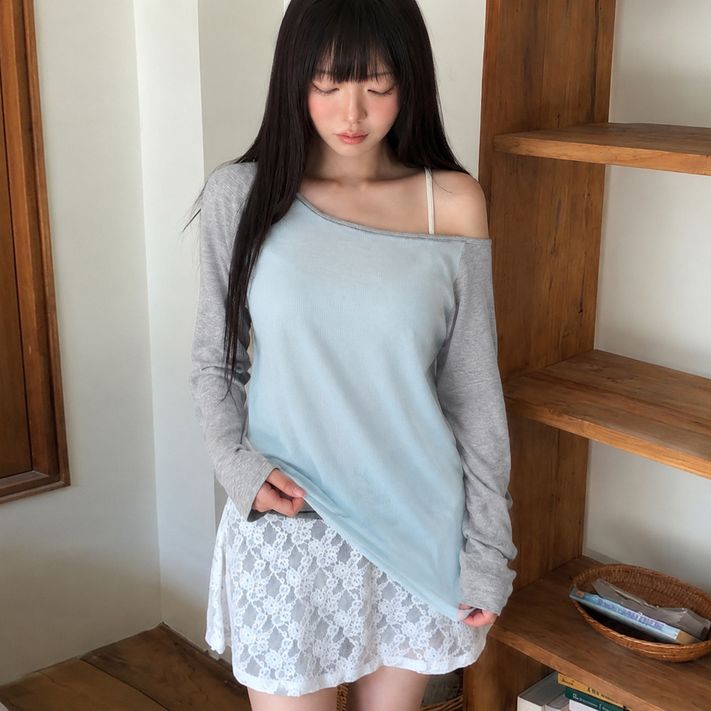 IAEY韩系纯欲少女撞色拼接斜肩宽松长袖T恤早秋性感露肩外穿上衣