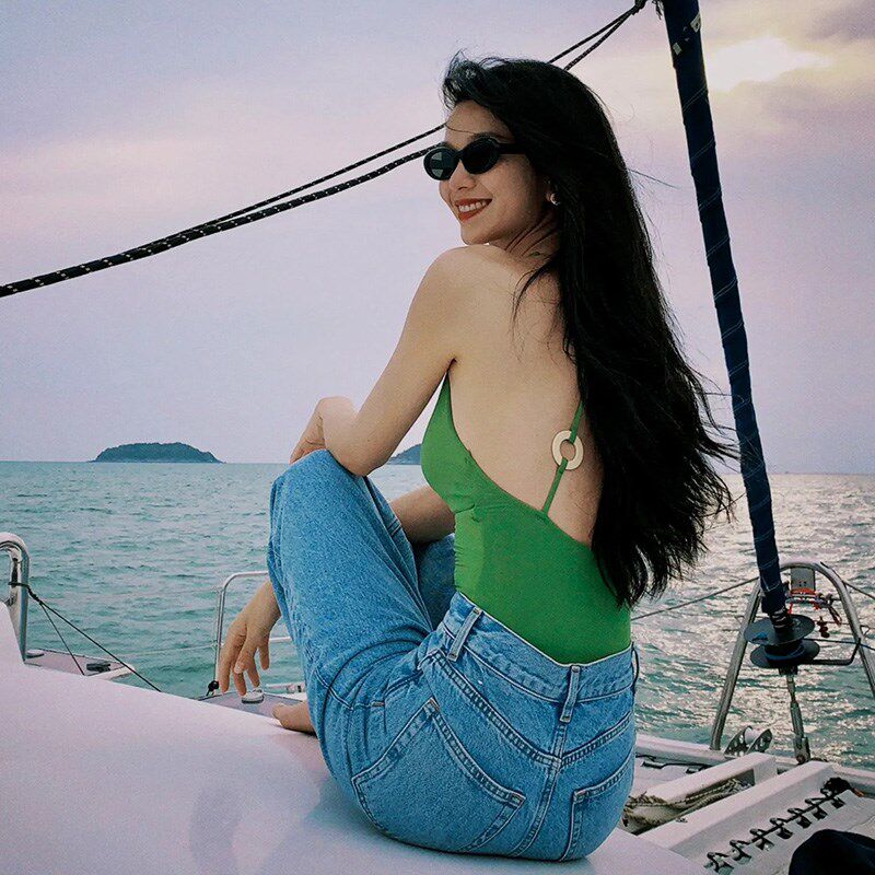 新品泳衣女款泡i温泉复古港风性感红色三角连体比基尼海边沙滩度