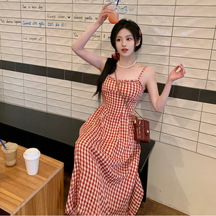 法式 2025新款 红色格子吊带连衣裙夏日绝美海边度假沙滩长裙子显瘦