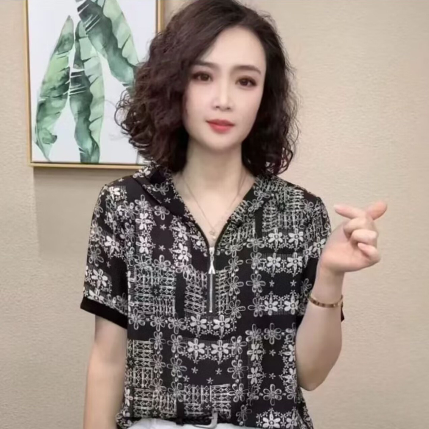 路途女装洋气印花连帽衫夏季女士款透气显瘦短袖T恤百搭减龄上a1