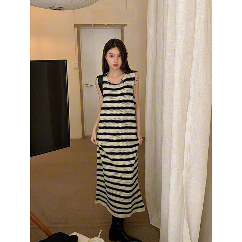 FRENCH GENTLE WIND CONTRASTING BLACK AND WHITE STRIPED SLIP DRESS WOMENS AUTUMN LOOSE AND THIN TEMPERAMENT A-LINE MIDI SKIRT