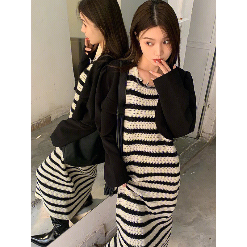 FRENCH GENTLE WIND CONTRASTING BLACK AND WHITE STRIPED SLIP DRESS WOMENS AUTUMN LOOSE AND THIN TEMPERAMENT A-LINE MIDI SKIRT