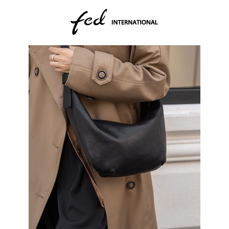 植鞣皮头层牛皮包新月包