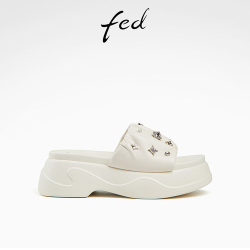 运动休闲钉珠潮流一字带凉拖鞋