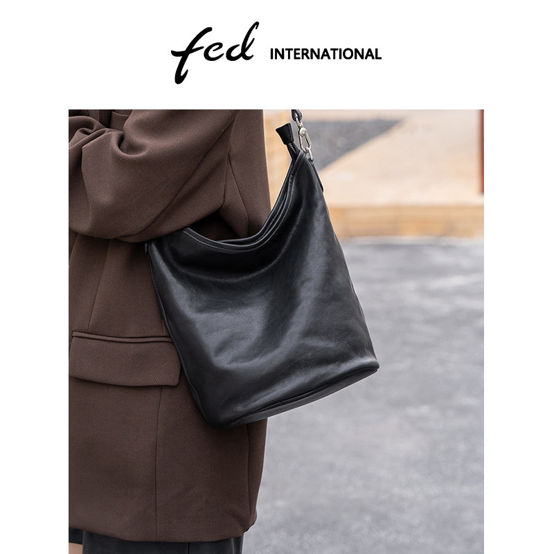 fed植鞣皮头层牛皮真皮女包斜挎包单肩包大容量水桶包包BFA8985