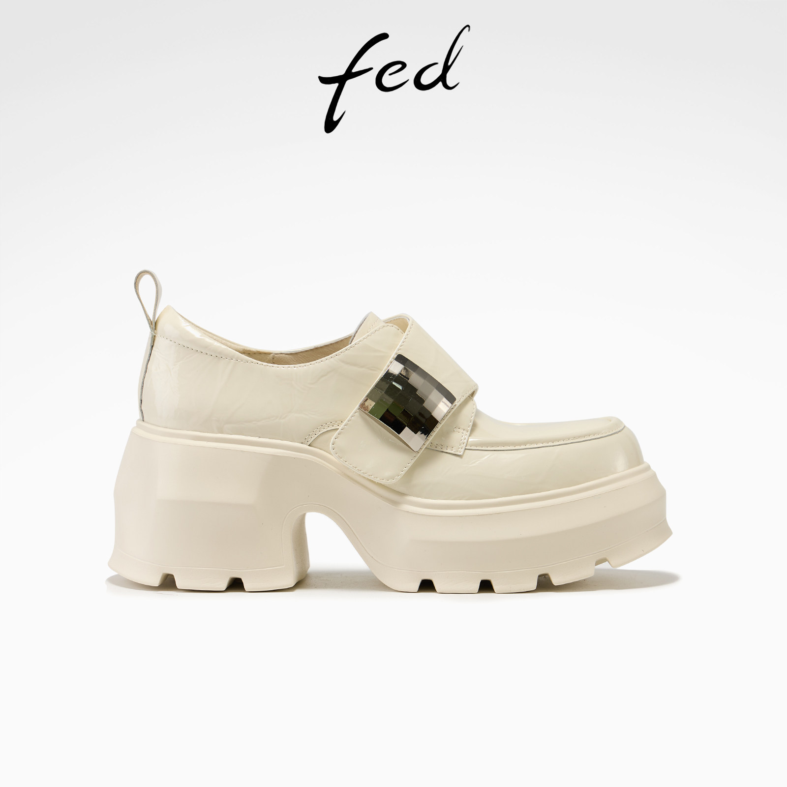 fed米白亮面厚底乐福鞋女