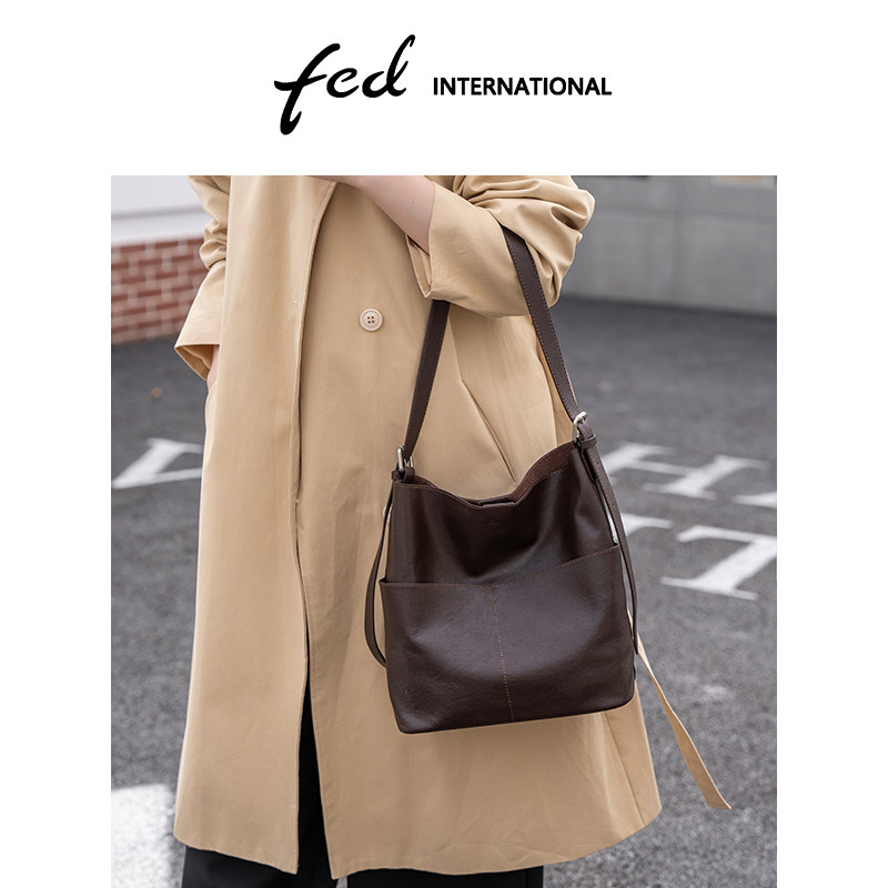 fed头层牛皮女包大容量托特包单肩包斜挎包腋下包水桶包BFA9519