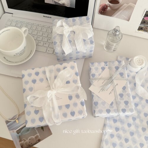 高颜值蓝色爱心礼物包装纸ins风节日礼物装饰浪漫雪梨纸氛围感纸