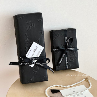 纸高颜值 黑色小香风浮雕玫瑰立体压纹纸节日礼物包装 Nice gift