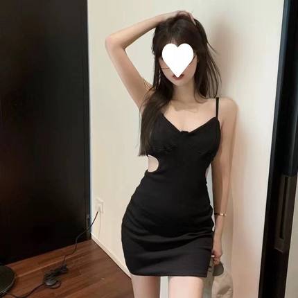 赫本风别致设计感小众炸街性感露腰连衣裙女夏季气质吊带小黑裙子