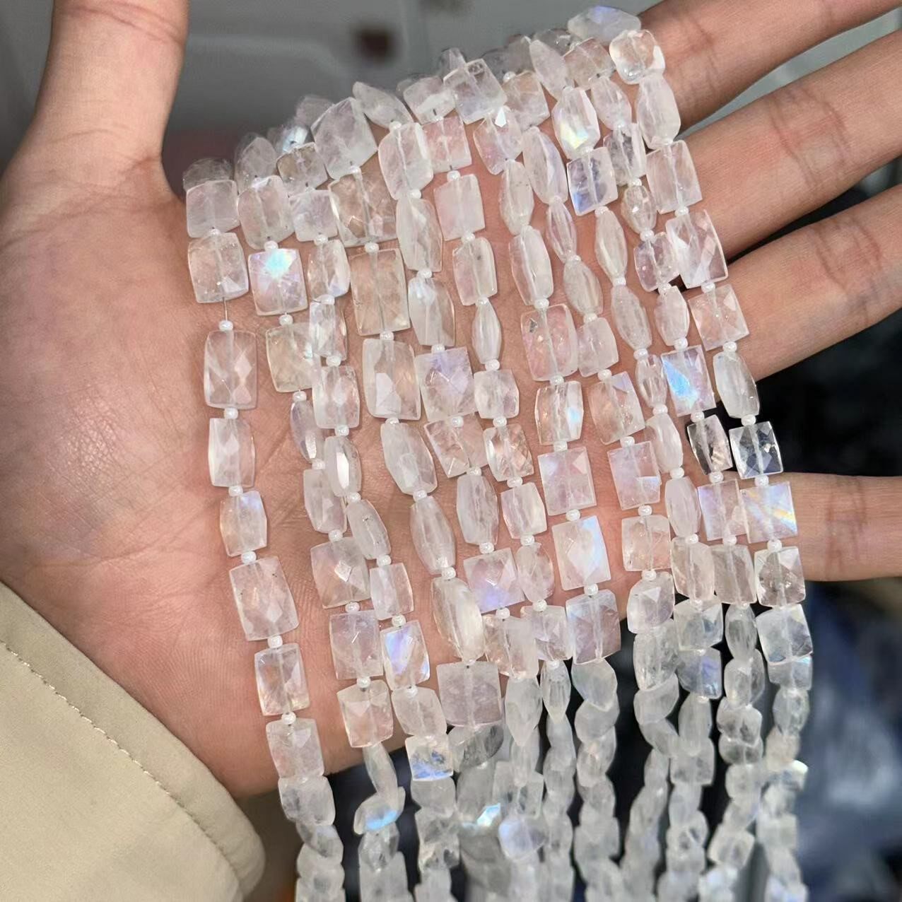 天然蓝月光石方片切面蓝火月光散珠蓝光明显冰透体透体不定形珠串