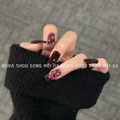 765人正在抢购复古黑粉跳色美甲