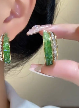 芸菲汇绿色镶钻耳圈2026新款轻奢高级感耳针精致耳环新年节日礼物