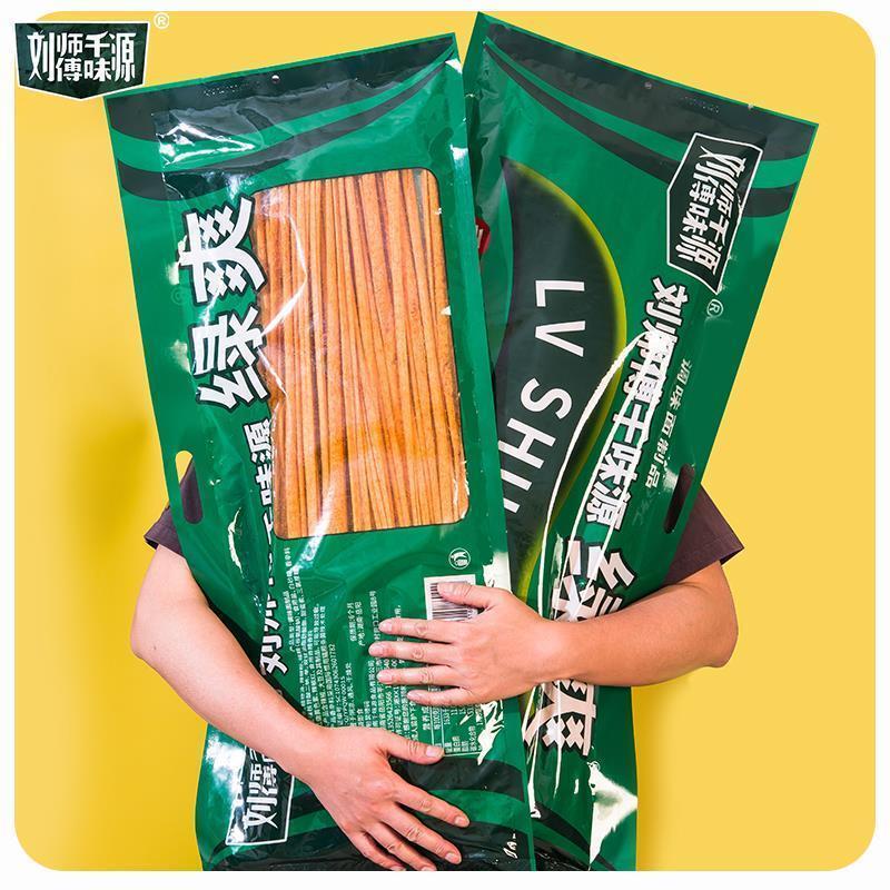 *绿爽plus超大辣片辣棒长沙网红巨型巨无霸大辣条零