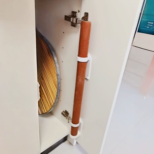 厨房擀面杖收纳神器放置架子擀面棍固定器多功能免打孔橱柜收纳架