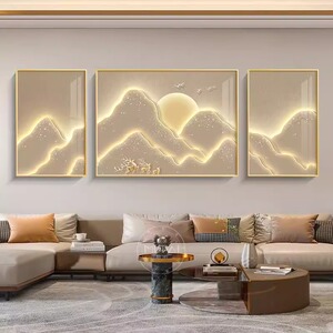客厅现代简约背靠金山装饰画
