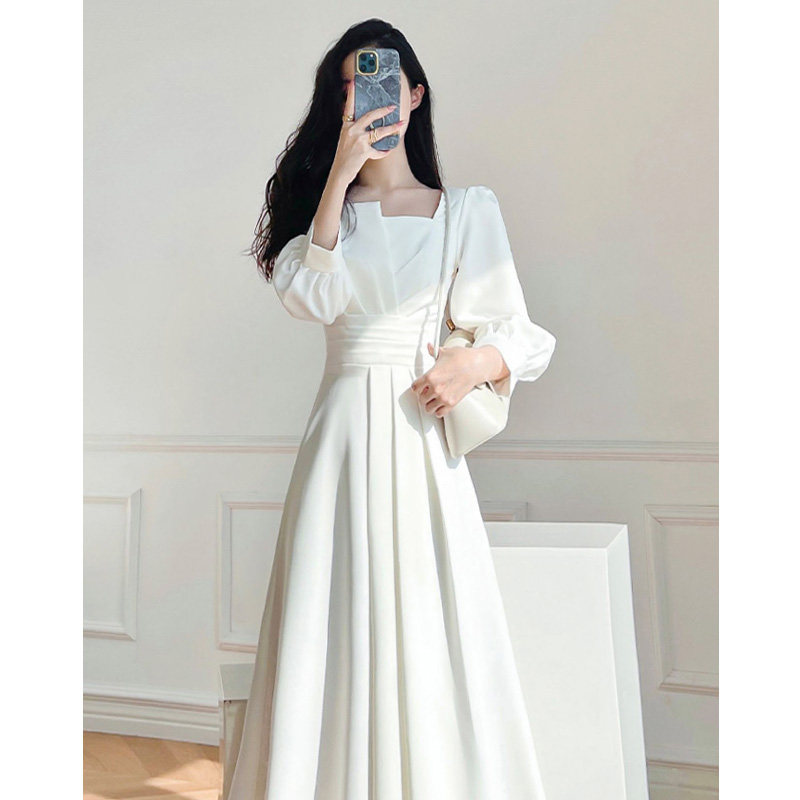 2022年秋冬新款设计感小礼服白色气质女神范连衣裙女收腰显瘦长裙