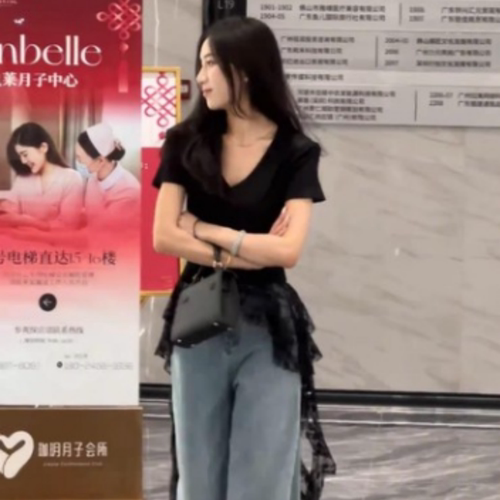 正肩v领黑色短袖t恤女2026新款辣妹不规则蕾丝拼接飘带设计感上衣