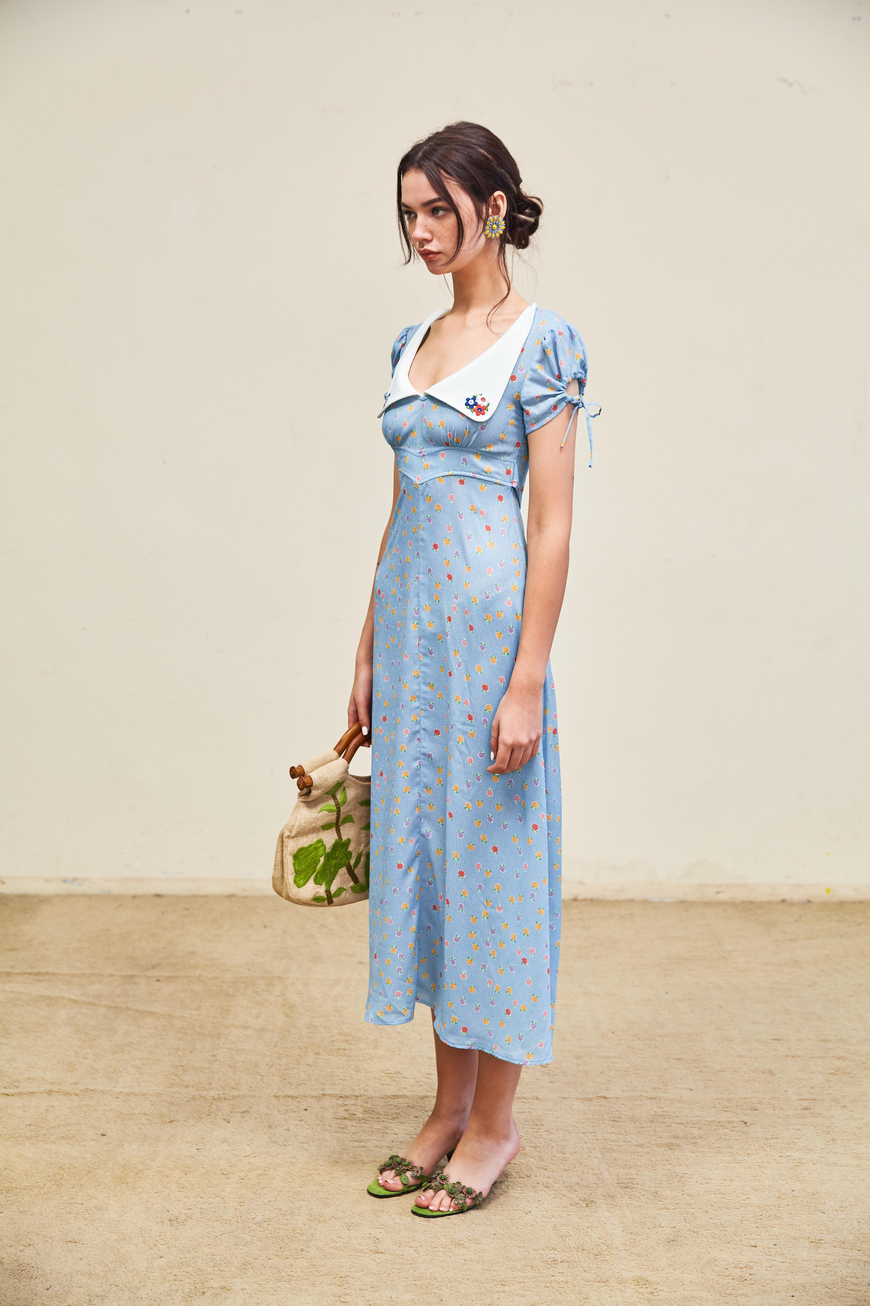 b.Fleurs蓝色娃娃领短袖连衣裙女夏系带收腰显瘦露背中长碎花裙