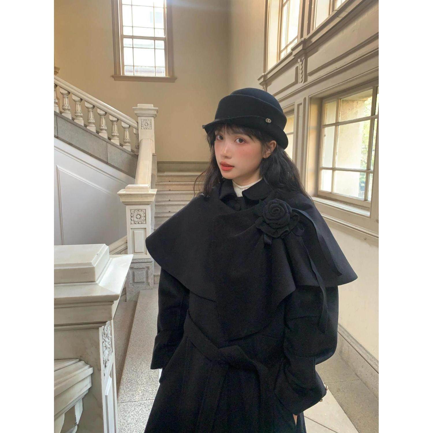 可可森林 留洋千金黑色毛呢大衣外套女冬胸花斗篷披肩夹棉两件套